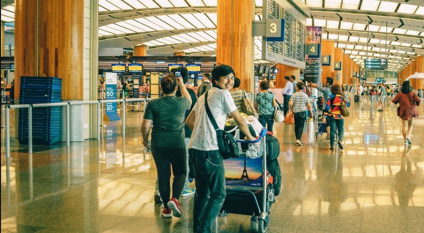 ¿Puedo viajar en avión con mi CURP ? Todo lo que necesitas saber